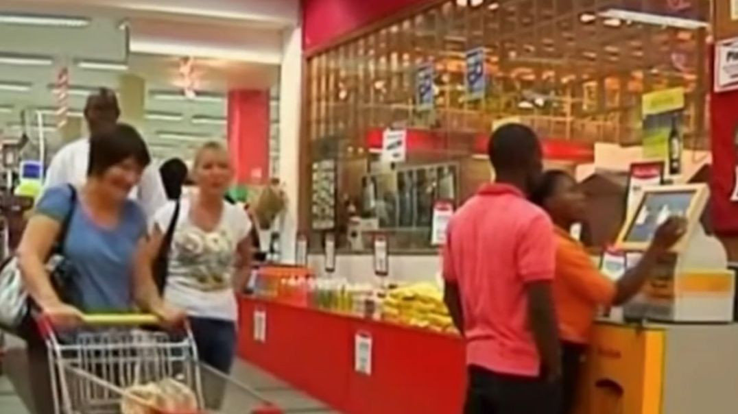 ⁣Nigerian's shuts down racist Chinese Supermarket